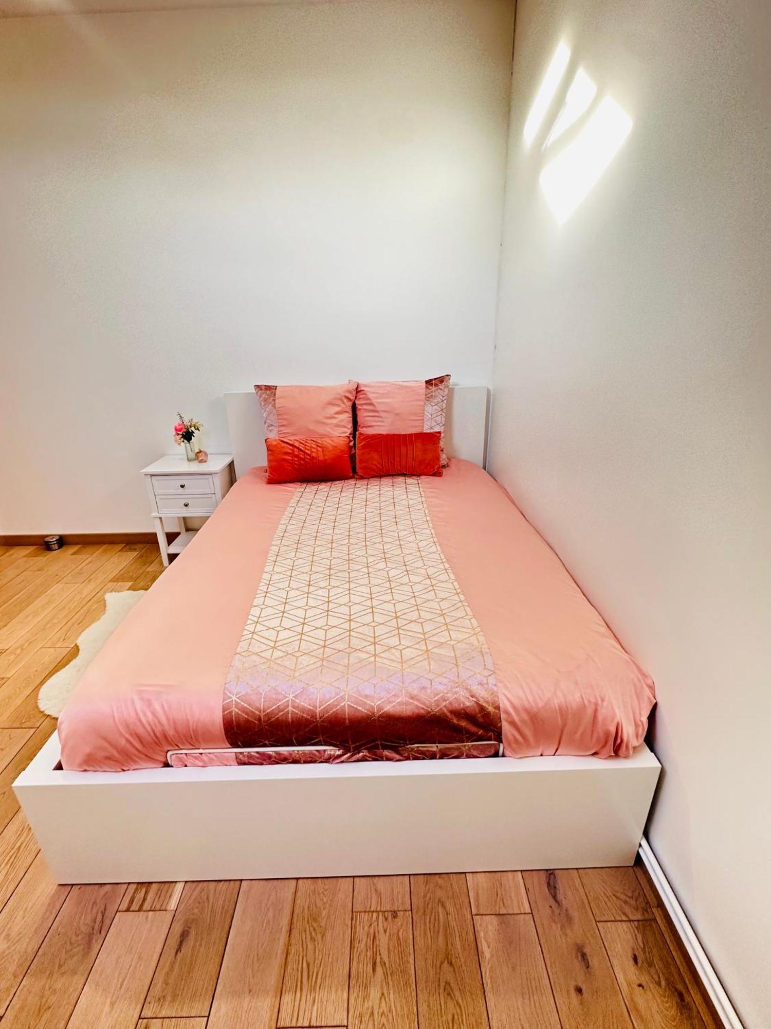 Jabeen's House Bedroom 2